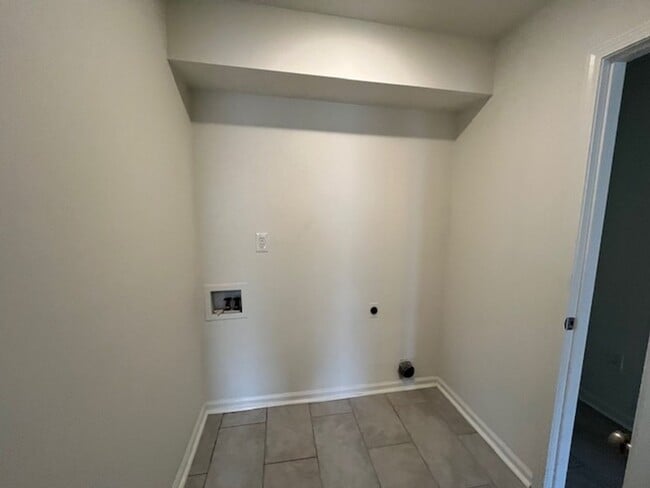 Building Photo - Renovated 2 Bedroom 2 Bath Home for Rent!