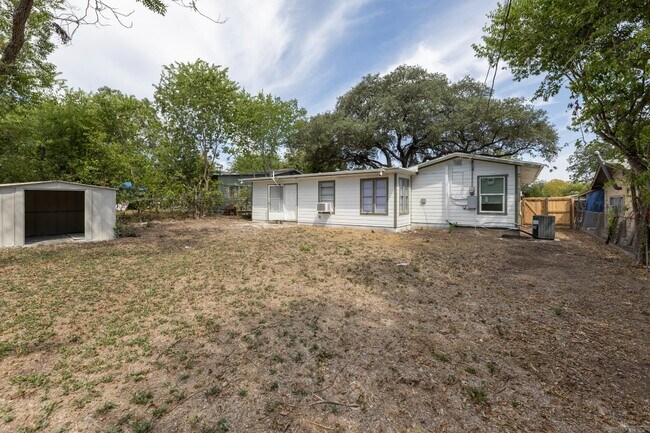Building Photo - 222 Dryden Dr