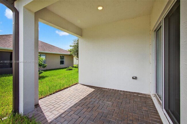 Building Photo - 301 Silver Sands Ln
