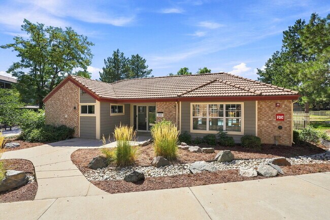 Building Photo - $2,340.95, 2 Bed 2 Bath Condo in Boulder with In Unit Laundry!