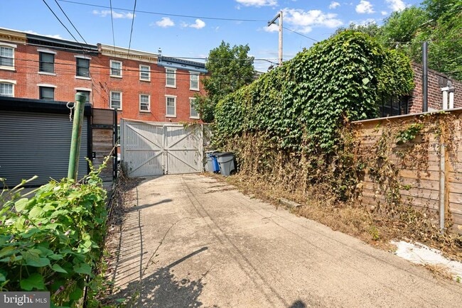 Building Photo - 2411 Fairmount Ave