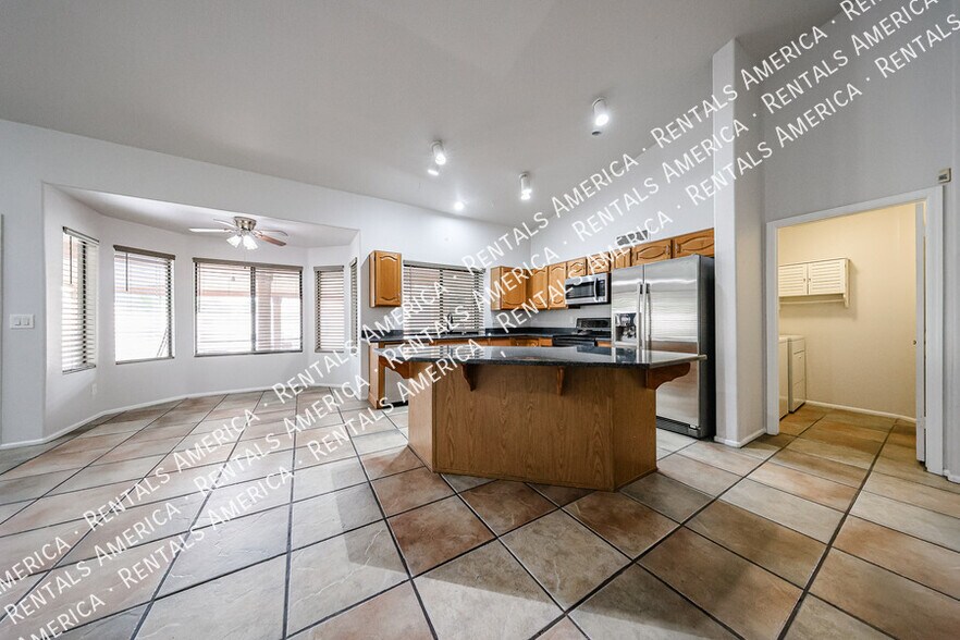 Building Photo - 1243 W Iris Dr