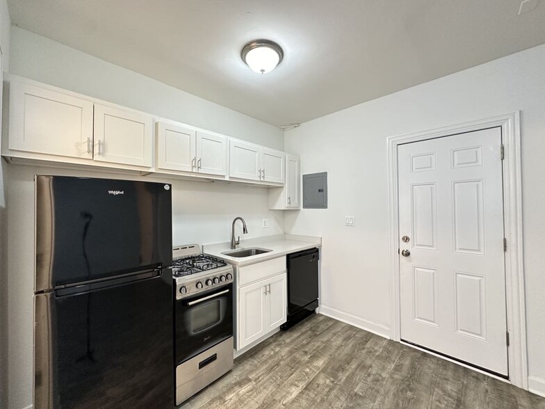 Building Photo - 5710 N Winthrop Ave
