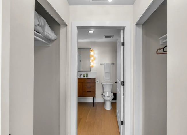 Building Photo - 475 Redwood St