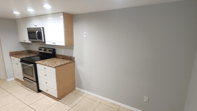 Building Photo - 820 Lavers Cir