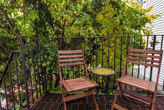 Building Photo - 377 Dorchester St