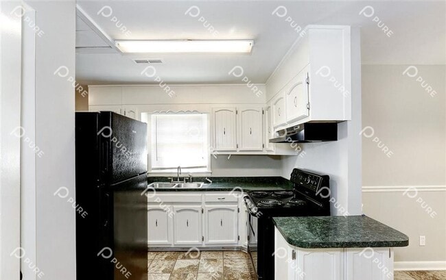 Building Photo - 3206 Bayless Dr SW