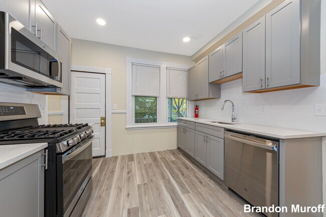 Building Photo - 44 Brackett St