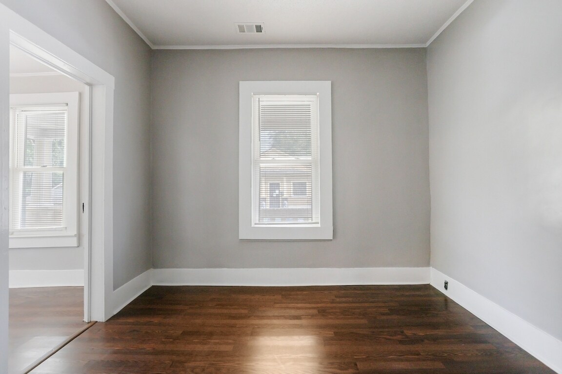 Building Photo - 1023 W 37th St