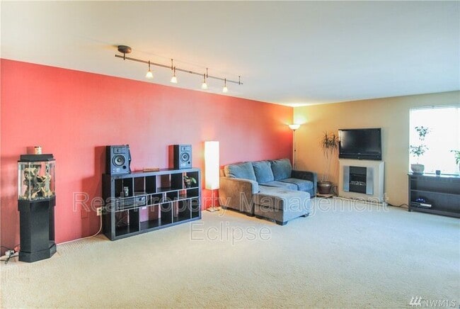 Building Photo - 3825 NE 155th Pl