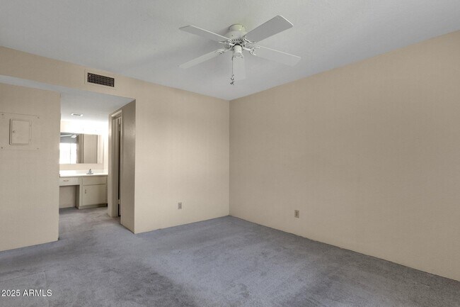 Building Photo - 4554 E Paradise Village Pkwy N