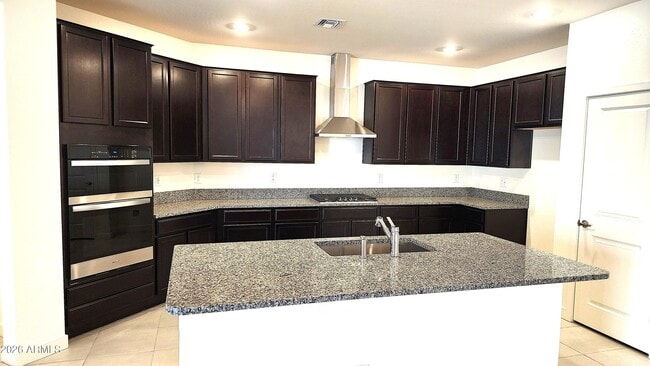 Building Photo - 2934 E Augusta Ave