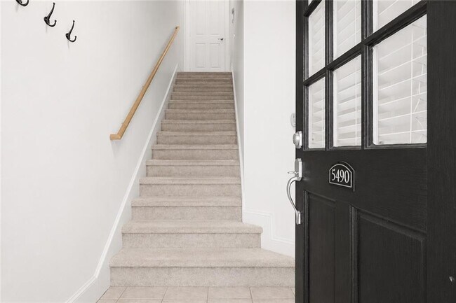 Building Photo - 5490 Glenridge Park NE