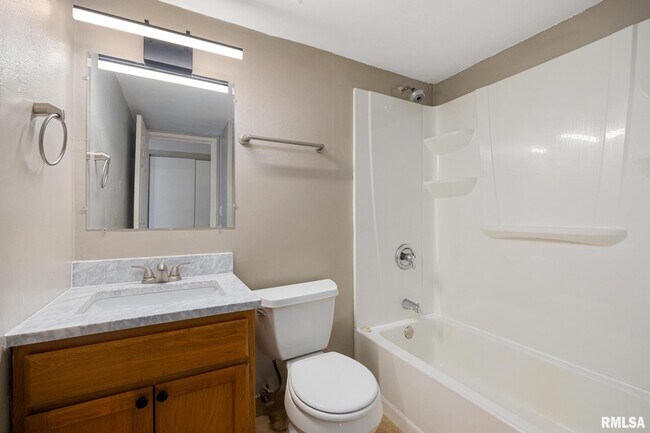 Building Photo - 2913 W Cannes Dr