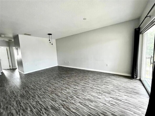 Building Photo - 6011 Skydale Way