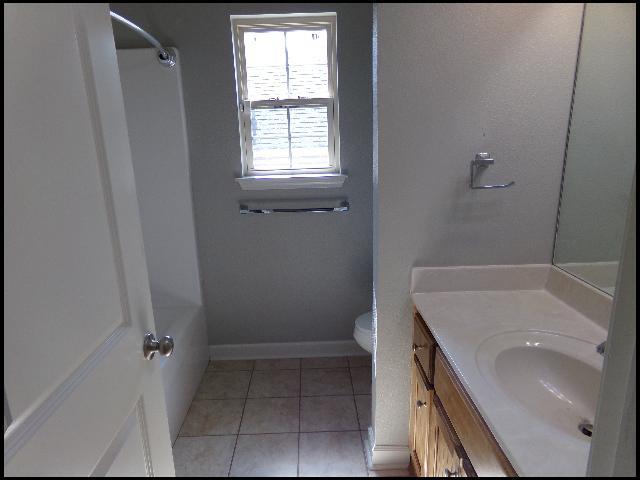 Building Photo - 37 Woodridge Dr