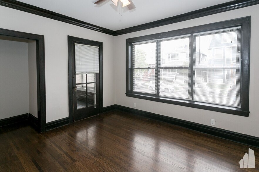 Building Photo - 3827 N Drake Ave