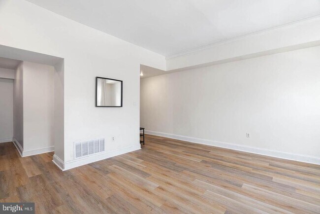 Building Photo - 558 N 16th St
