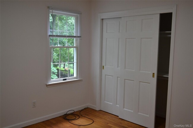 Building Photo - 31 Pond View Dr