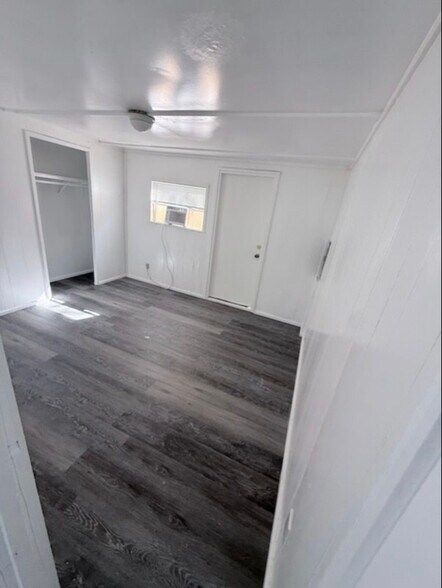 Building Photo - 215 Weeks Rd