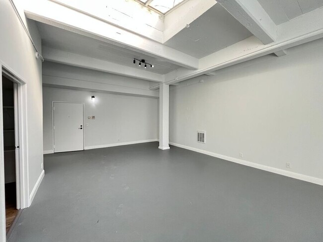 Building Photo - 1341 58th Ave
