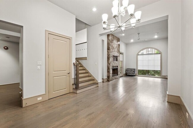 Building Photo - 1405 Lake Pointe Pkwy