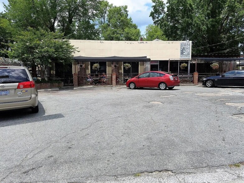 Building Photo - 2216 Walker Ave