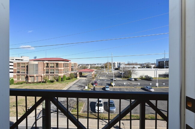 Building Photo - Spacious Germantown Gem!