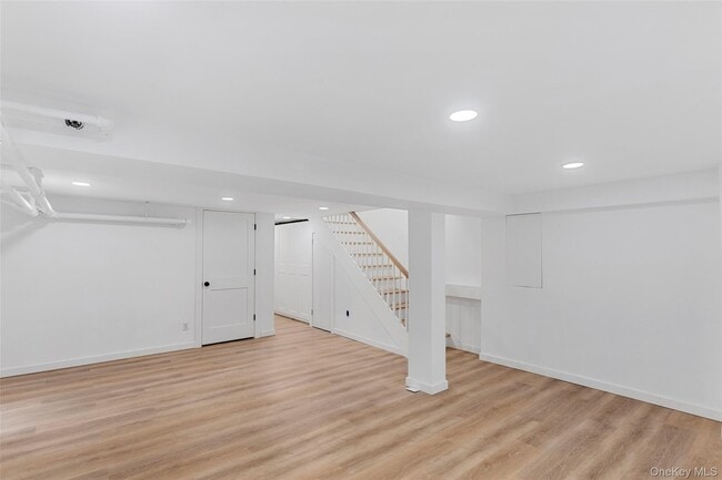 Building Photo - 33 Meadow Pl