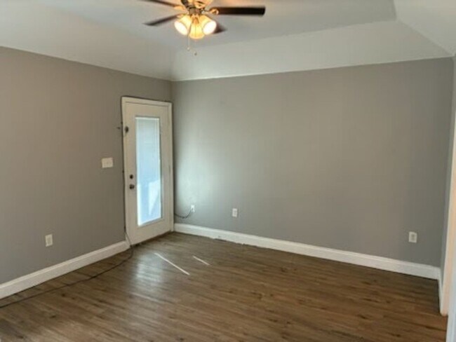 Building Photo - 1707 Clark St