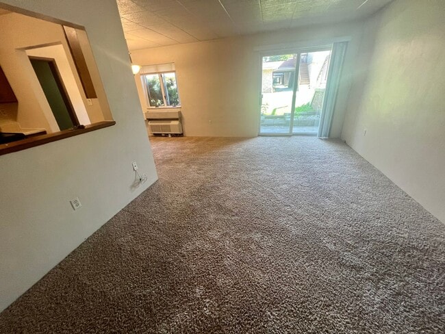 Building Photo - 1 Bedroom 1 Bath-Moon Township