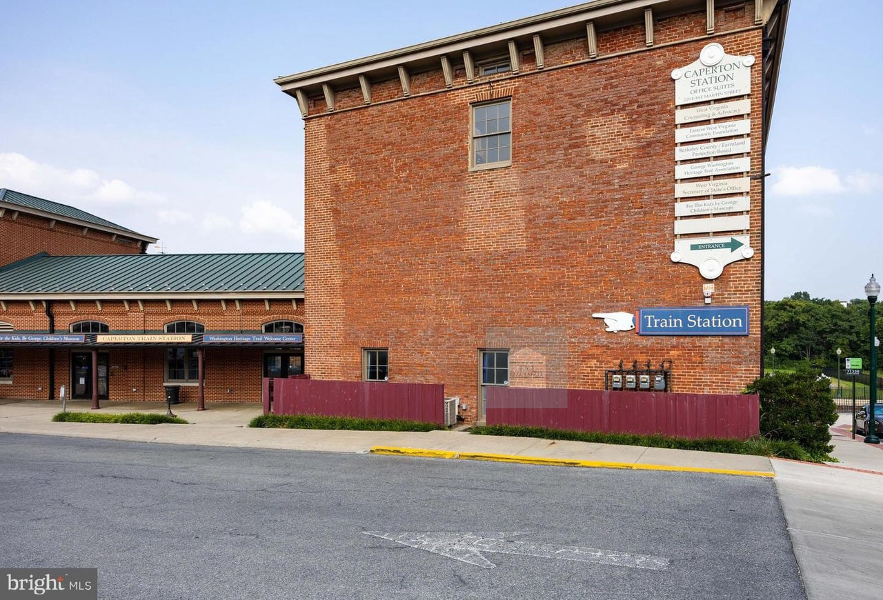 Building Photo - 209 E Martin St