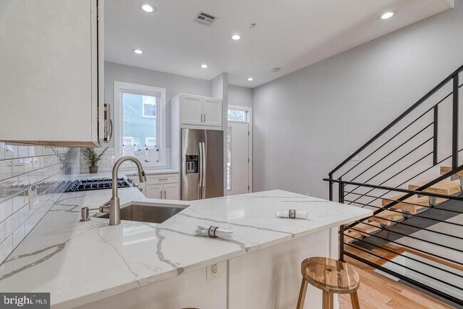 Building Photo - 2636 Latona St