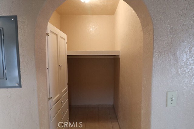 Building Photo - 925 N Lacy St