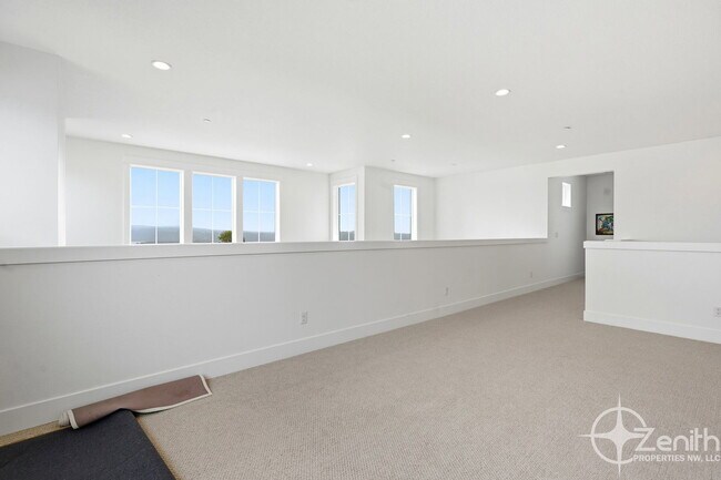 Building Photo - 382 W Fir Lp