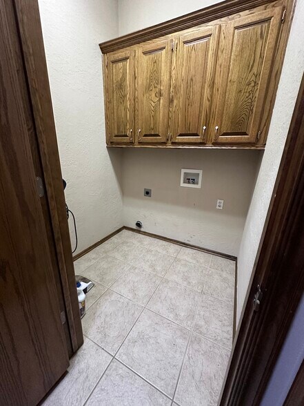 Building Photo - 528 Madeline Ln