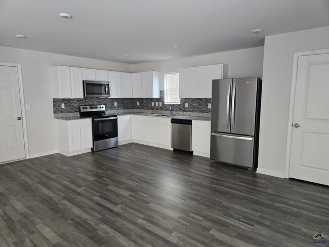 Building Photo - 148 Rock Run Trl