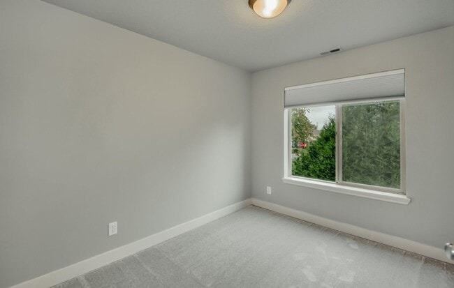 Building Photo - Beautiful Upscale End Unit Townhome with Lots of Updates! Walking Distance to Shopping & More!