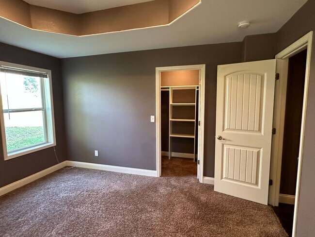 Building Photo - 4 Bed 2 Bath FOR RENT in Waynesville