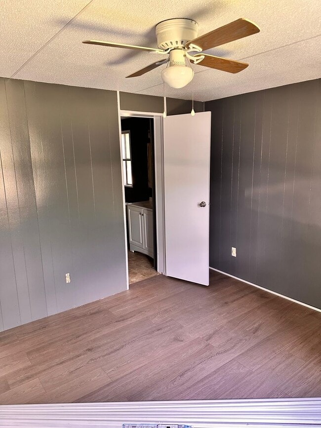 Building Photo - 3 BED 2BATH outside of Fayettville