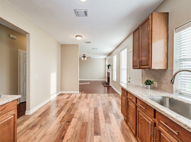 Building Photo - 419 Thorpe Springs Dr