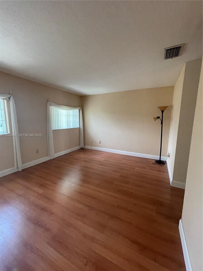 Building Photo - 10290 SW 139th Ct