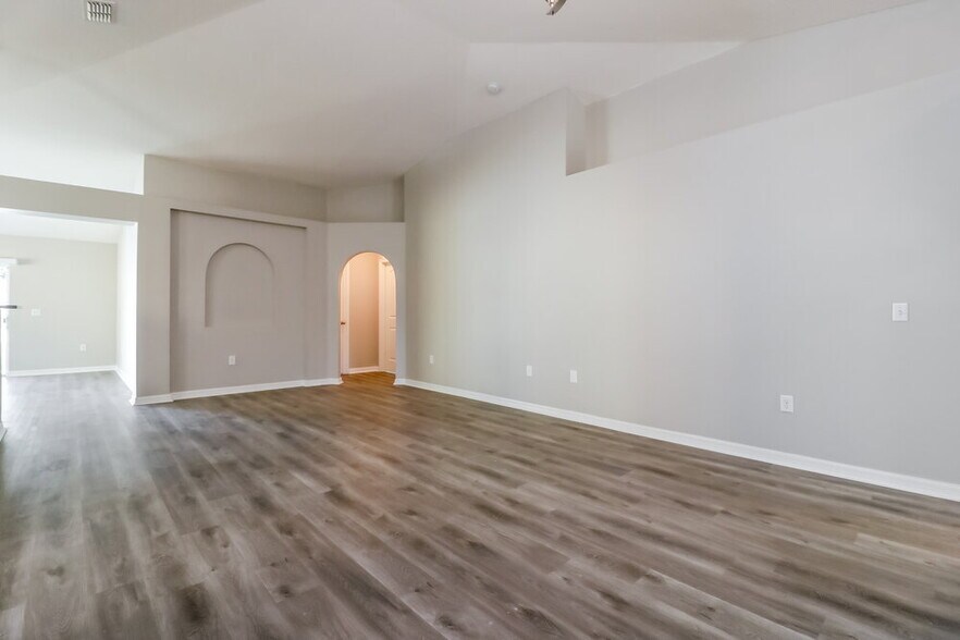 Building Photo - 1305 Alhambra Crest Dr