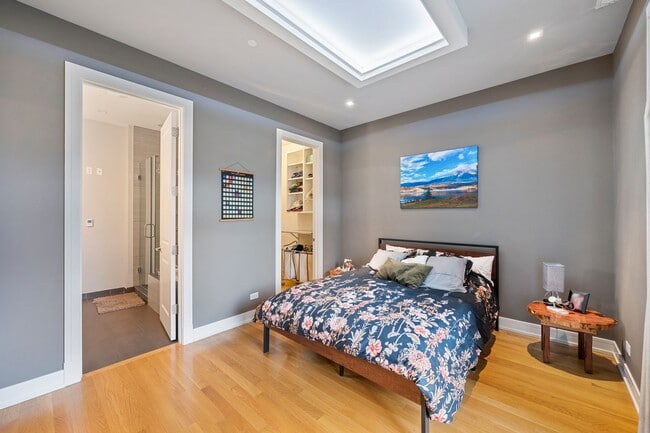 Building Photo - WICKER PARK - ULTRA MODERN 3BD/2BTH COND FOR RENT!