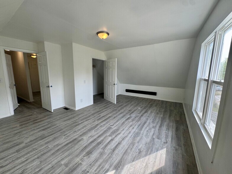 Building Photo - 619 13th Ave