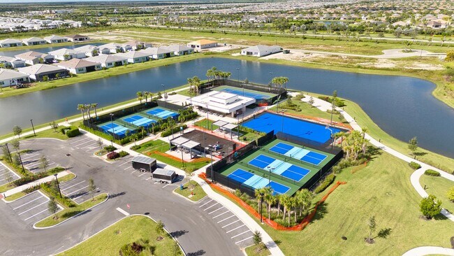 Building Photo - 10407 SW Aquila Wy