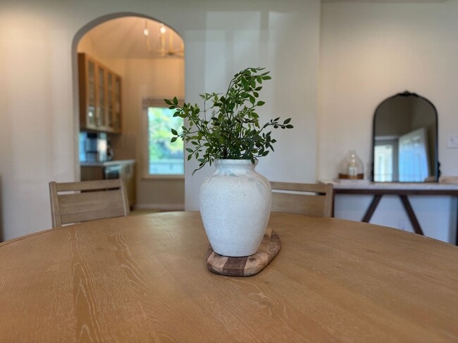 Building Photo - 879 Fall River Trail