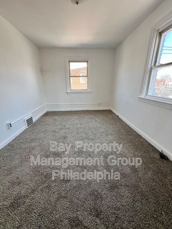 Building Photo - 812 MacDonald St