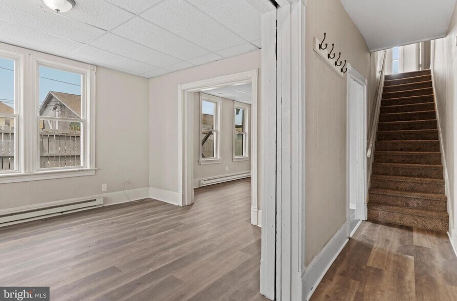 Building Photo - 207 N Queen St