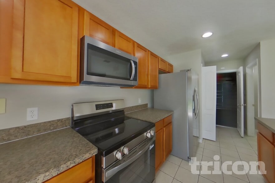 Building Photo - 1708 Portcastle Cir